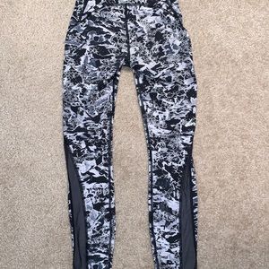 2 Lululemon women’s leggings each size 2